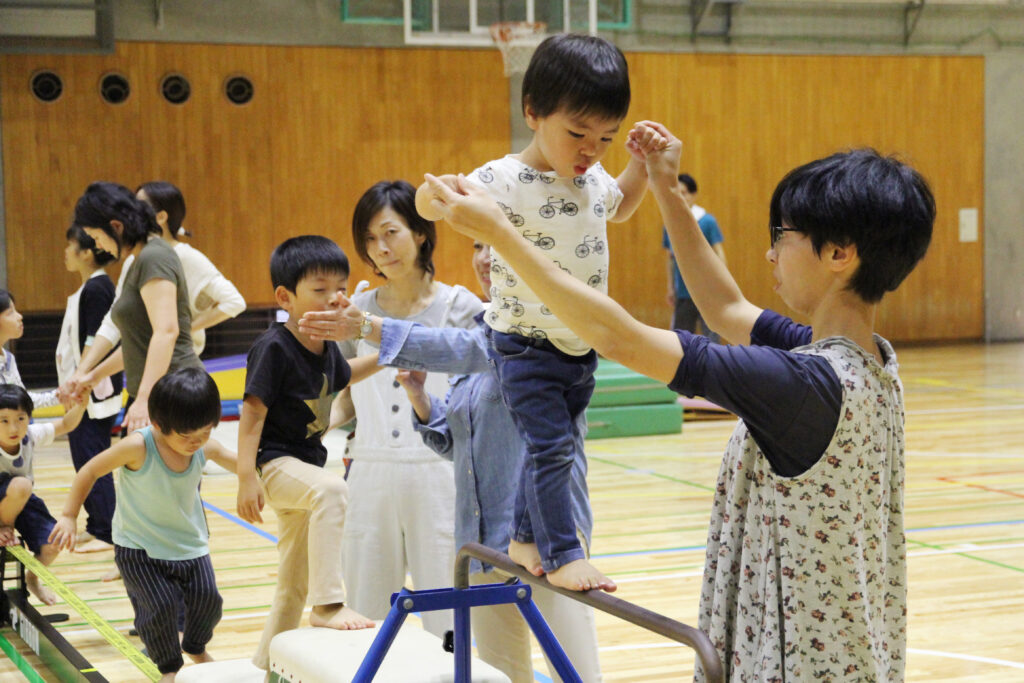 F-2｜親子でつくる、“うんどう”の時間。走って、 支えて、 跳んで、 回ろう！