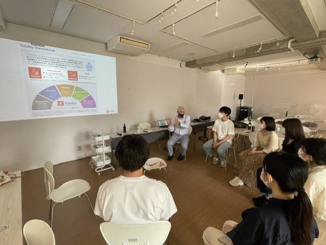 生成AIで、仕事はもっと進化する！ビジネス効率化最前線。