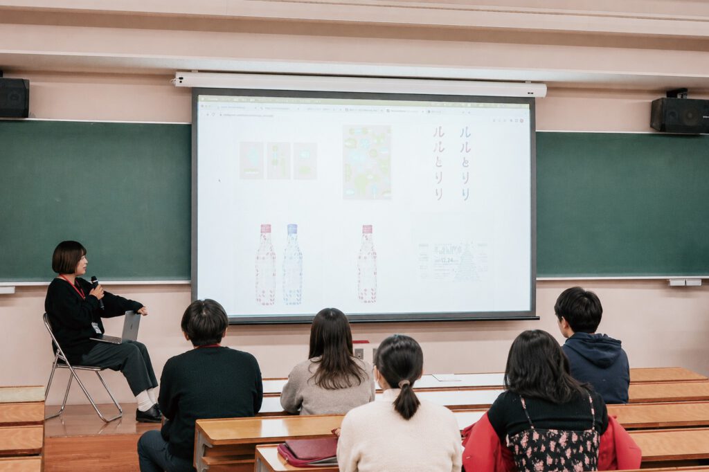 大人のための、地域で役立つグラフィックデザイン講座。